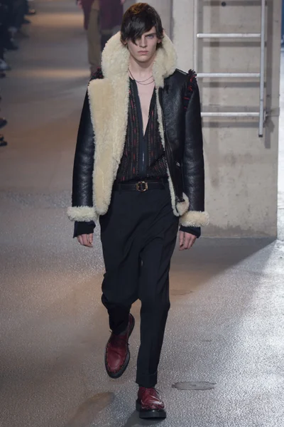 Look 15